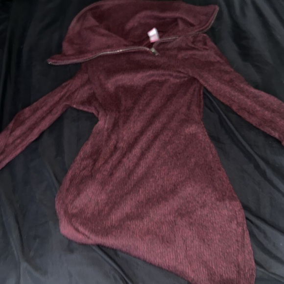 Short ruffled neck dress - Picture 2 of 2